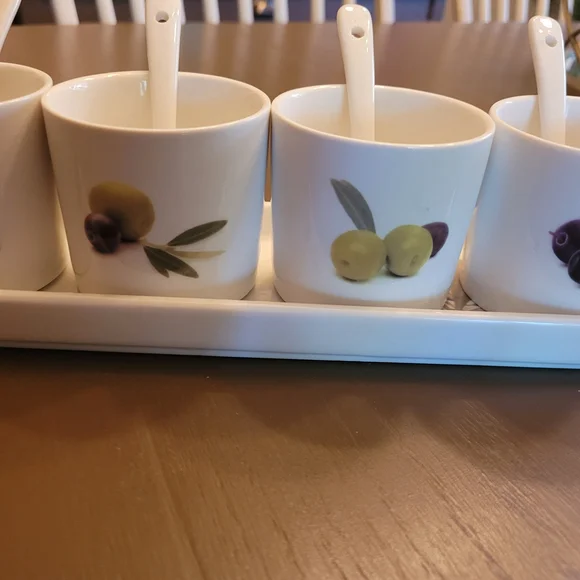 Olive Design Serveware Set - Picture 4 of 9